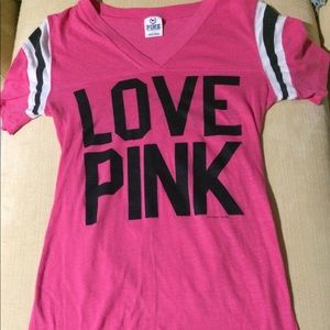 🎁PINK VICTORIA SECRET T SHIRT